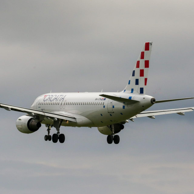&lt;p&gt;Pula, 071222.&lt;br&gt;
Piloti hrvatske aviokompanije Croatia Airlines vjezbaju slijetanje i polijetanje na pulskom aerodromu.&lt;br&gt;