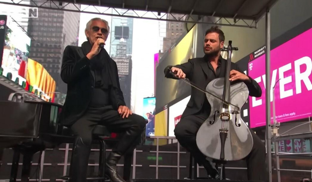 &lt;p&gt;Andrea Bocelli i Stjepan Hauser na Times Squareu&lt;/p&gt;