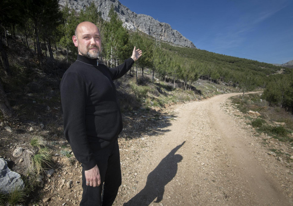 &lt;p&gt;Ante Taraš, voditelj splitske ispostave Hrvatskih šuma, na lokaciji podno Kozjaka, gdje je ukazao na pravilan odnos prema šumama i na njihovo održavanje&lt;br&gt;
 &lt;/p&gt;