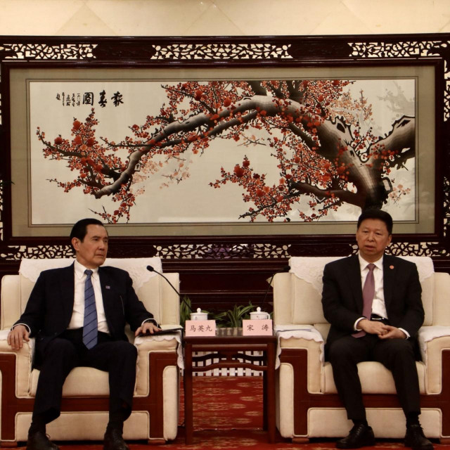 &lt;p&gt;Ma Ying-jeou (lijevo) s domaćinom u provinciji Hunan&lt;/p&gt;