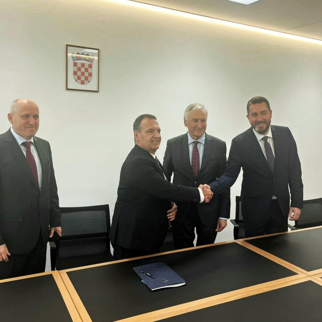 &lt;p&gt;Ministar Beroš i župan Dobroslavić potpisali sporazum o zajedničkoj nabavi novih CT uređaja za Metković i Korčulu&lt;/p&gt;