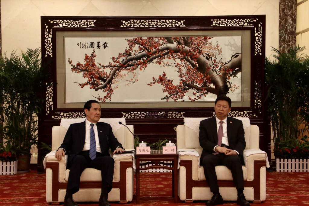 &lt;p&gt;Ma Ying-jeou (lijevo) s domaćinom u provinciji Hunan&lt;/p&gt;
