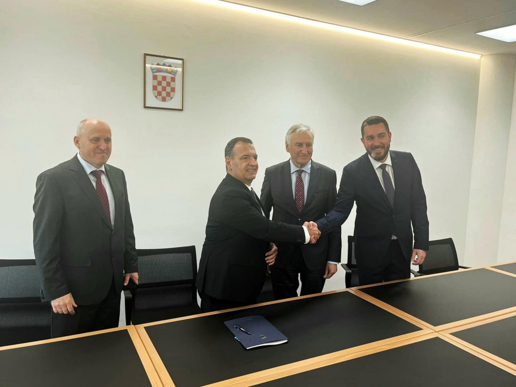 &lt;p&gt;Ministar Beroš i župan Dobroslavić potpisali sporazum o zajedničkoj nabavi novih CT uređaja za Metković i Korčulu&lt;/p&gt;