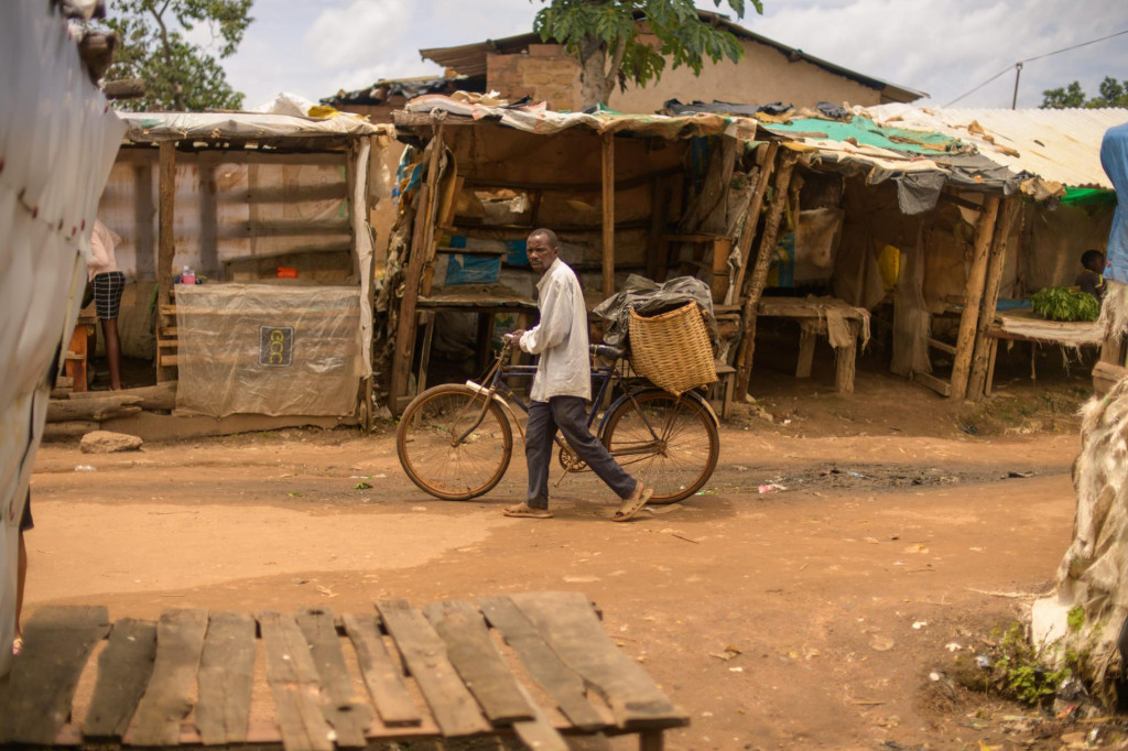 &lt;p&gt;Prizor iz siromašne četvrti Ndole, zambijskog grada u kojemu su ‘zaglavili‘ i parovi iz Hrvatske &lt;/p&gt;