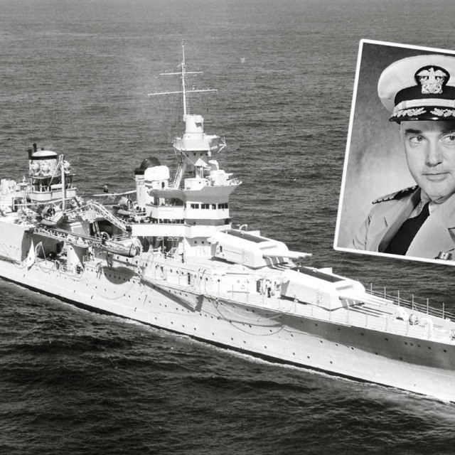 &lt;p&gt;Kapetan Charles McVay i &lt;em&gt;​USS Indianapolis&lt;/em&gt;&lt;/p&gt;