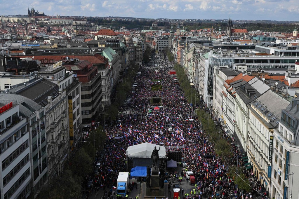 &lt;p&gt;U središtu Praga okupi se i do 70 tisuća demonstranata&lt;/p&gt;