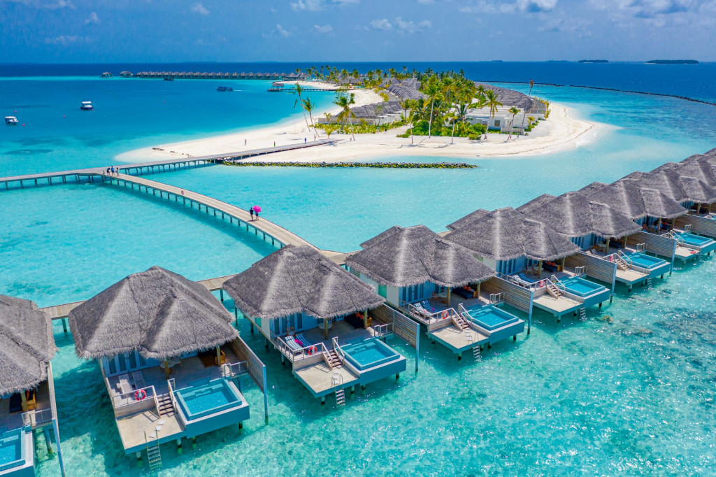 &lt;p&gt;Bungalovi uz more su najekskluzivniji smještaj na Maldivima i na njih se ne odnose navedene cijene&lt;/p&gt;