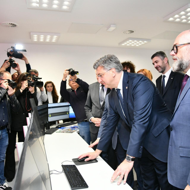 &lt;p&gt;Predsjednik Vlade Andrej Plenković u Centru za kontrolu i upravljanje prometom Zaradeže otvorio je stonsku obilaznicu&lt;/p&gt;