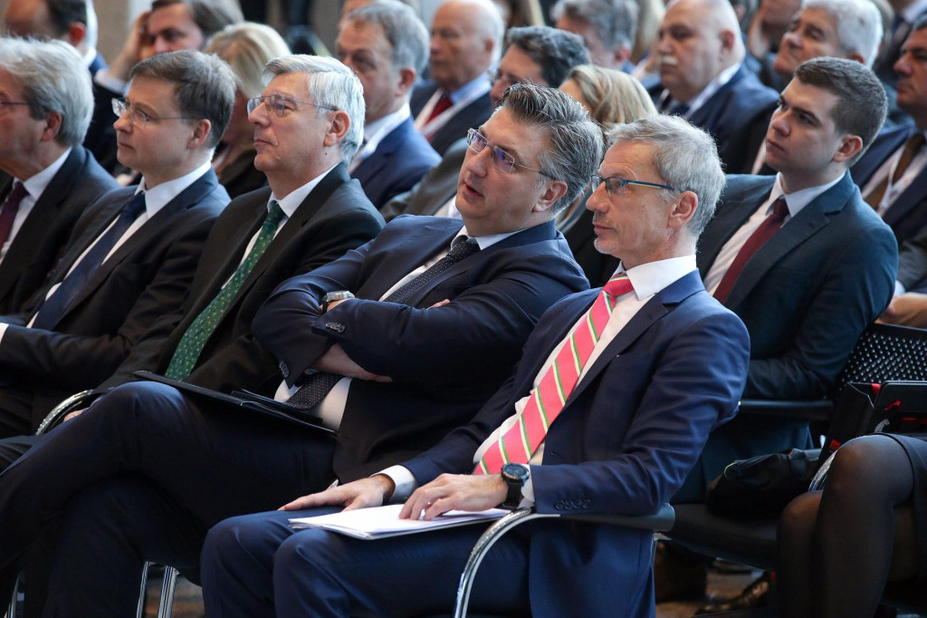 &lt;p&gt;Guverener Boris Vujićić i premijer  Andrej Plenkovic&lt;/p&gt;