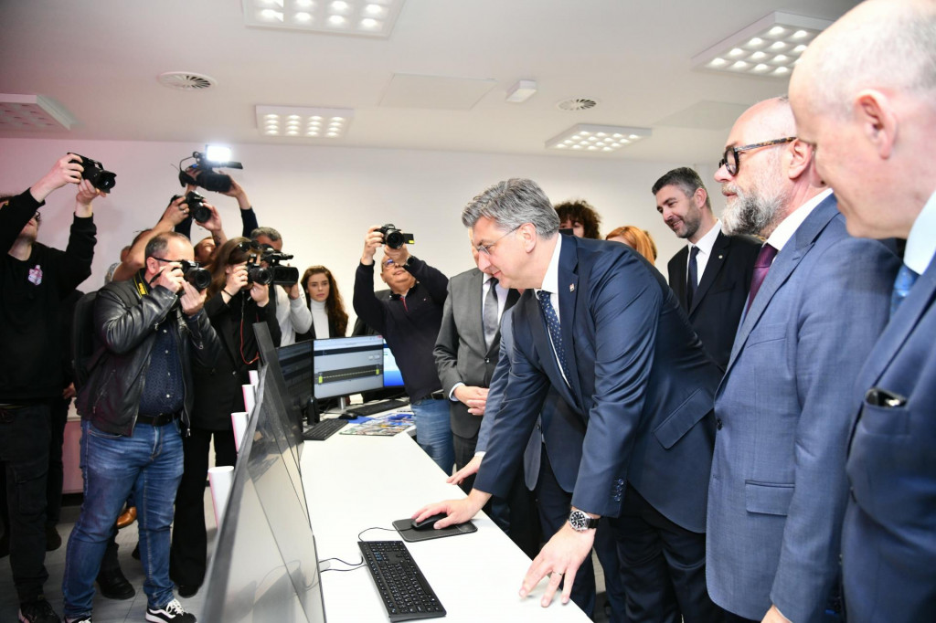 &lt;p&gt;Predsjednik Vlade Andrej Plenković u Centru za kontrolu i upravljanje prometom Zaradeže otvorio je stonsku obilaznicu&lt;/p&gt;