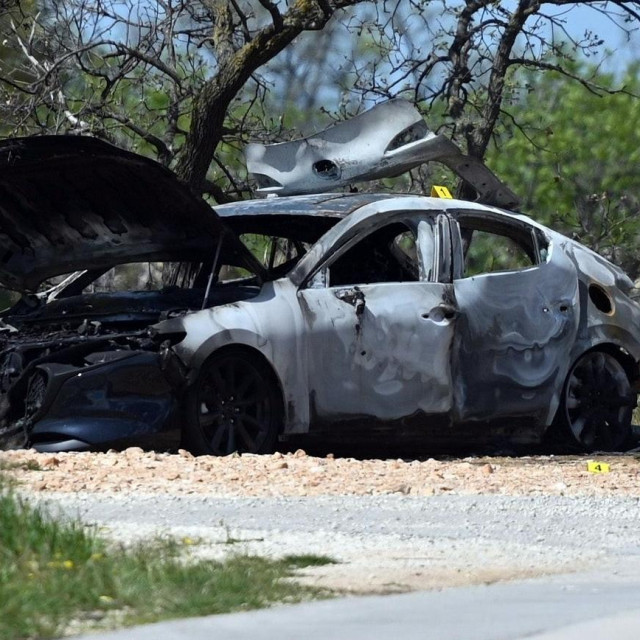 &lt;p&gt;U potpunom izgorjelom automobilu u Lovincu pronađena mrtva osoba&lt;/p&gt;