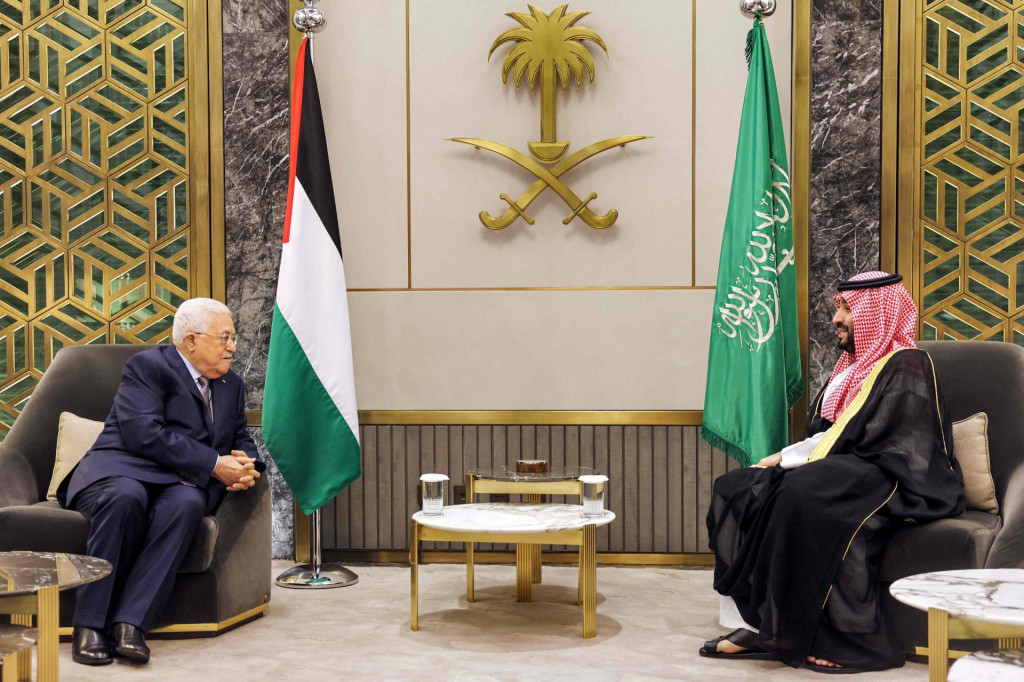 &lt;p&gt;Uzalud su Amerikanci obigravali oko saudijskog princa bin Salmana, on se okreće diktatorima s Istoka (na fotografiji je s palestinskim predsjednikom Mahmudom Abbasom)&lt;/p&gt;