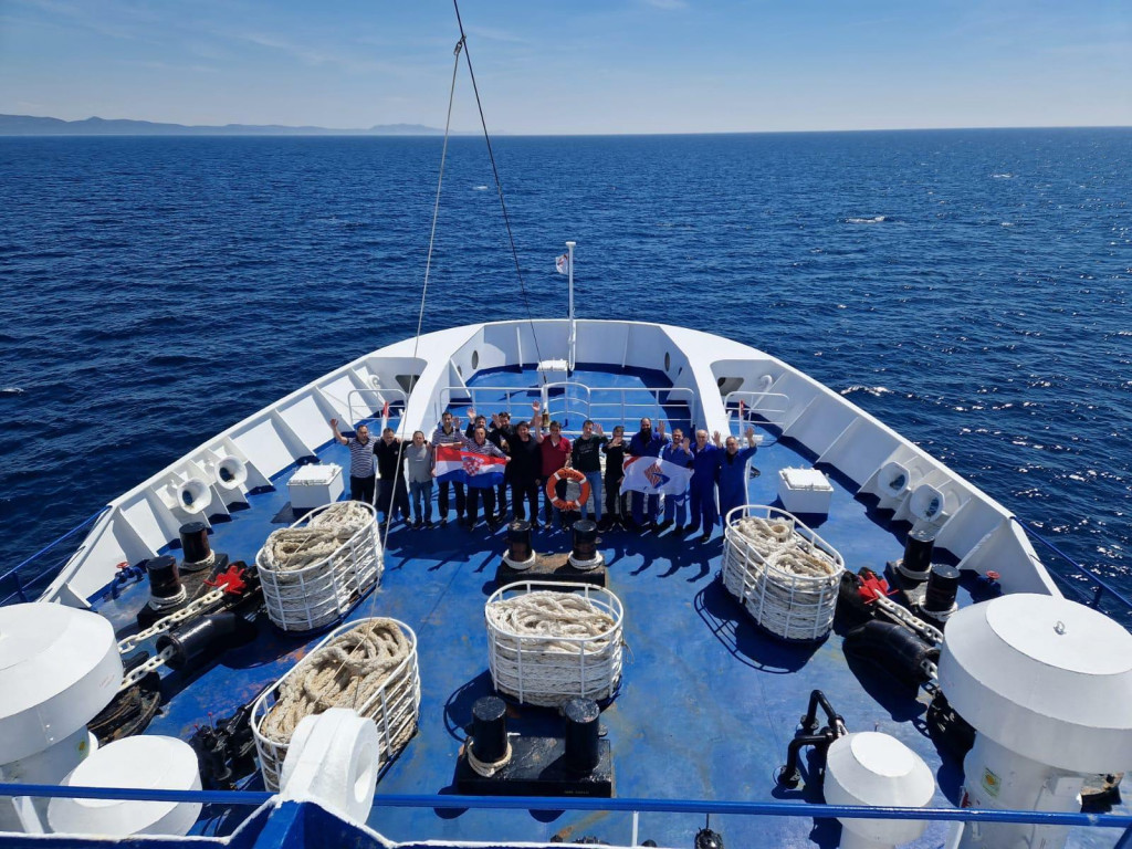 &lt;p&gt;Posada trajekta ‘Dubrovnik‘ koji plovi prema Grčkoj&lt;/p&gt;