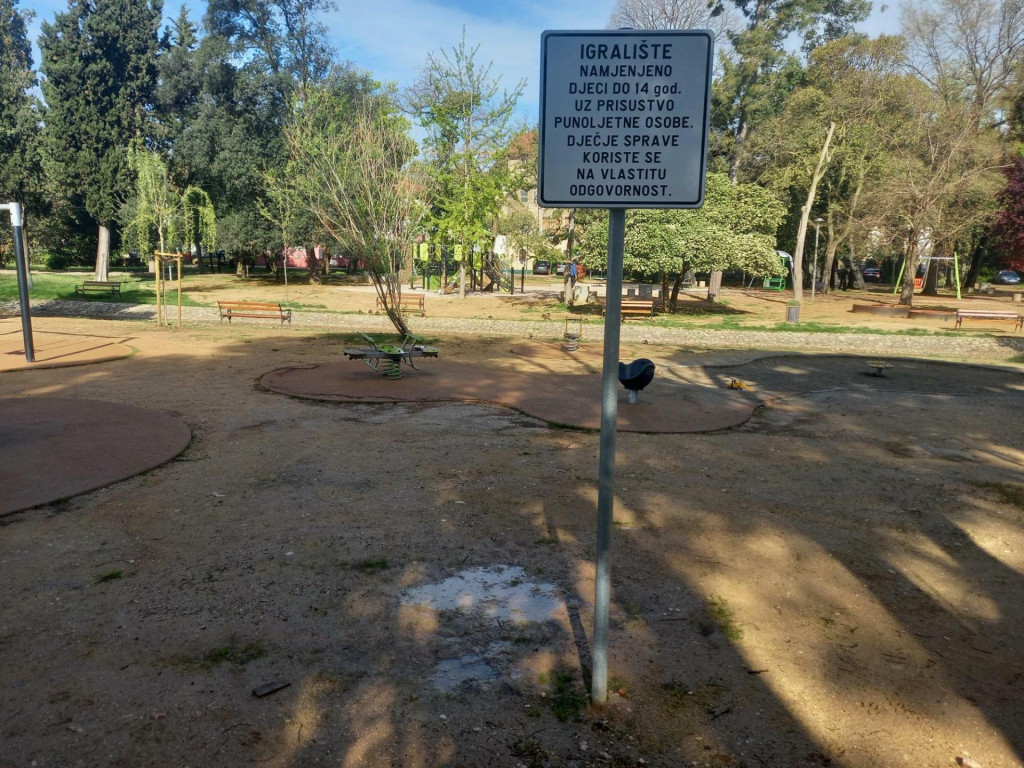 &lt;p&gt;Zašto nema trave na dječjem igralištima u parku Vruljica?&lt;/p&gt;