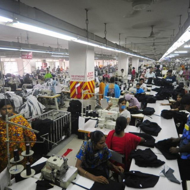 &lt;p&gt;Tekstilna tvornica u Bangladešu, velika gužva i puno posla za malo novca (ilustracija)&lt;/p&gt;