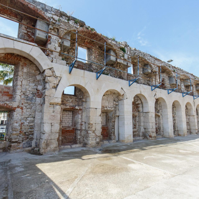 &lt;p&gt;Oštećeni južni zid Dioklecijanove palače ceka obnovu&lt;/p&gt;