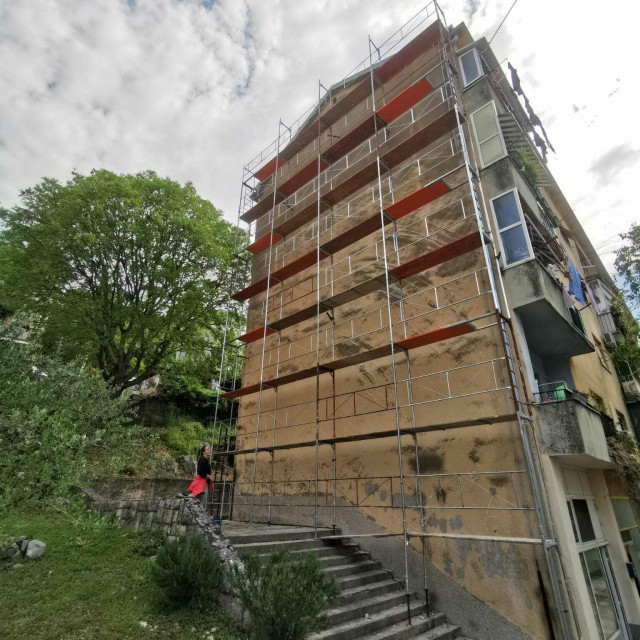 &lt;p&gt;fasada koja će uskoro biti podloga golemom muralu Tee Jurišić&lt;/p&gt;