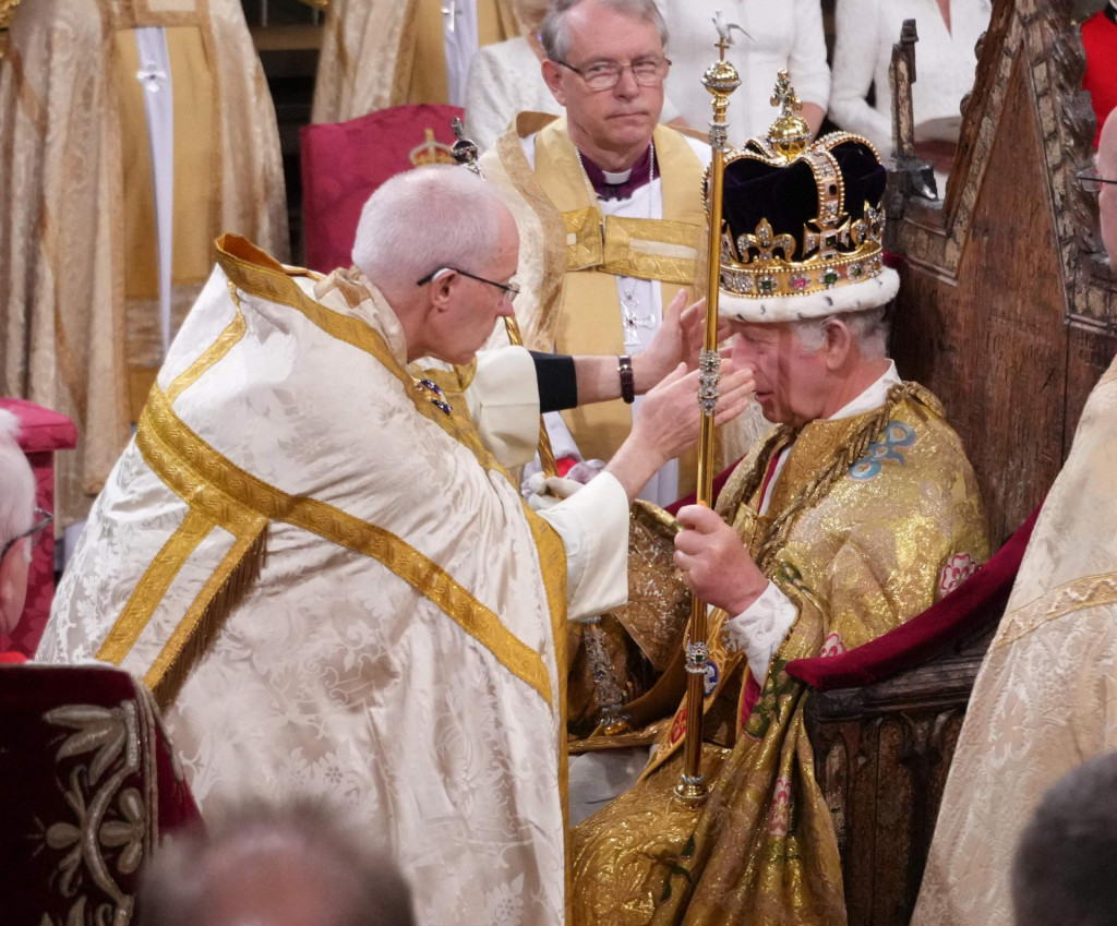 &lt;p&gt;The Archbishop of Canterbury Justin Welby places the St Edward‘s Crown onto the head of Britain‘s King Charles III during the Coronation Ceremony inside Westminster Abbey in central London&lt;/p&gt;