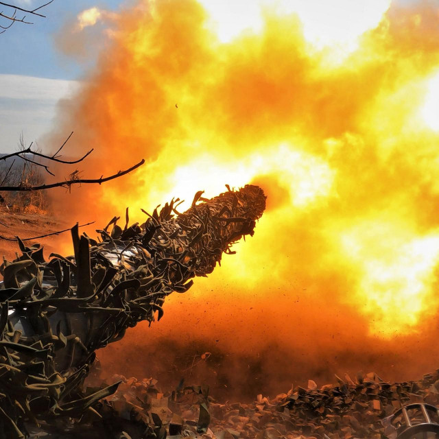 &lt;p&gt;Ukrajinski tenk u Bahmutu riga vatru po ruskim položajima&lt;/p&gt;