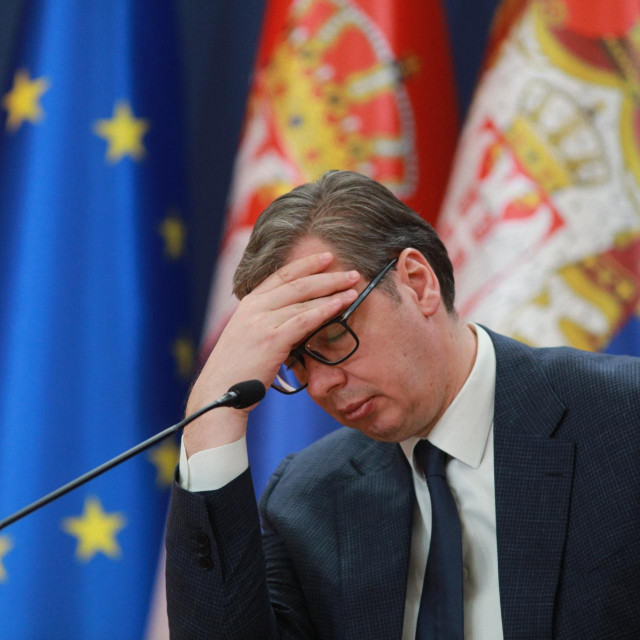 &lt;p&gt;Aleksandar Vučić: Malo s Rusima, malo s Europskom unijom, a pritišću i ovi iz Amerike, a vidi Kosovo, a vidi ove moje kod kuće...&lt;/p&gt;

&lt;p&gt; &lt;/p&gt;
