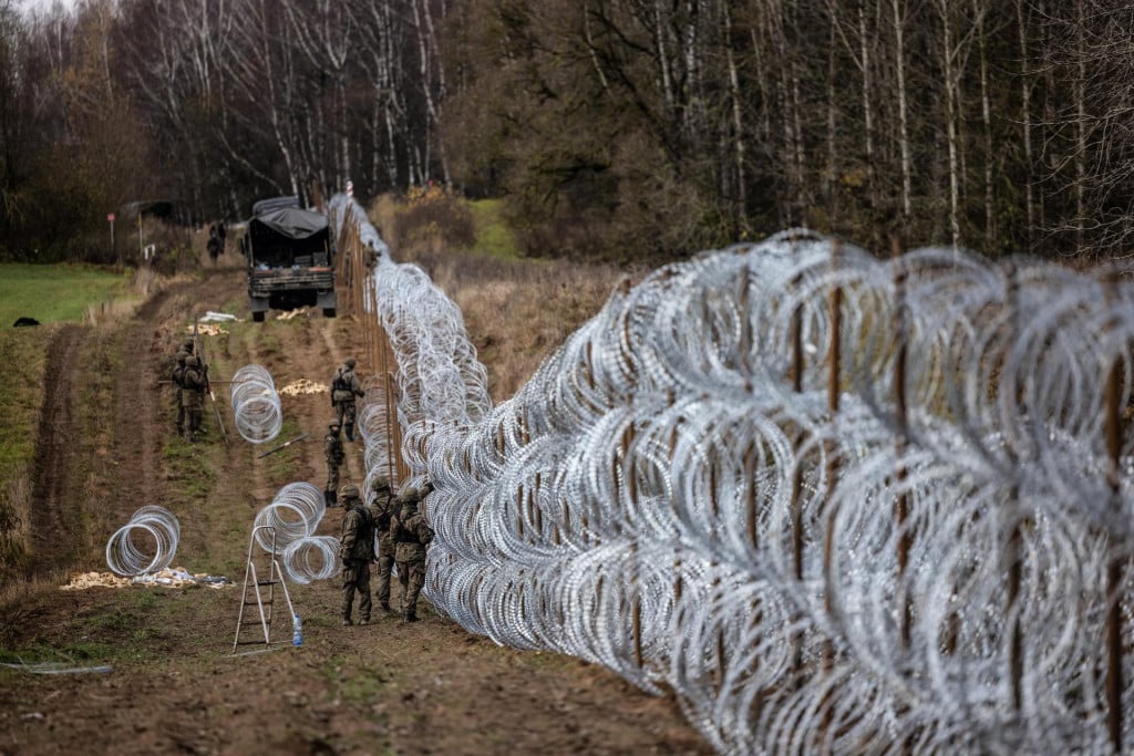 &lt;p&gt;Poljski vojnici utvrđuju žičanu ogradu u regiji oko Kalinjingrada kako bi spriječili ilegalne ulaske u zemlju&lt;/p&gt;