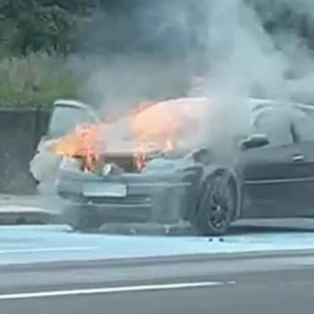 &lt;p&gt;Renault Megane u plamenu&lt;/p&gt;