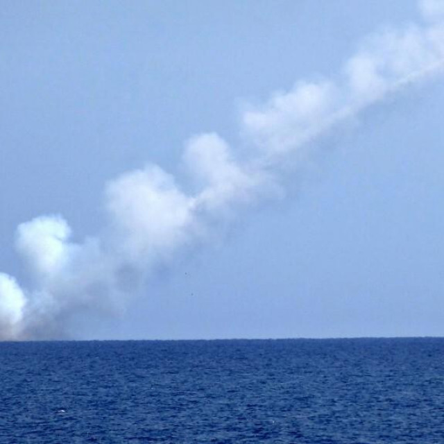 &lt;p&gt;Ruska podmornica lansira projektil na Siriju iz Mediterana&lt;/p&gt;