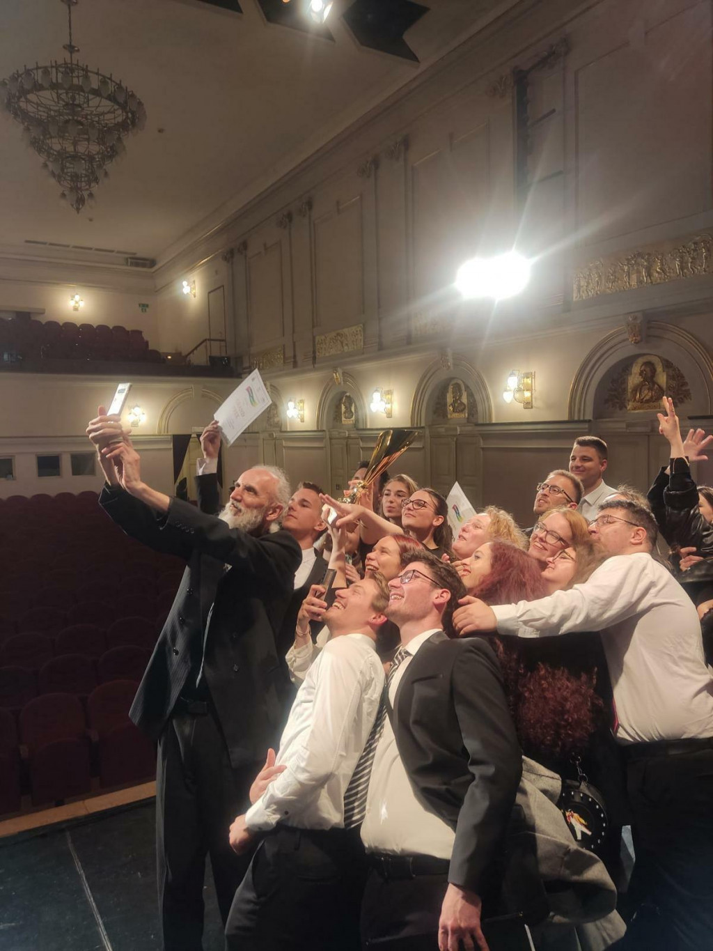 &lt;p&gt;Jedan zbor, dva dirigenta i selfie za uspomenu&lt;/p&gt;