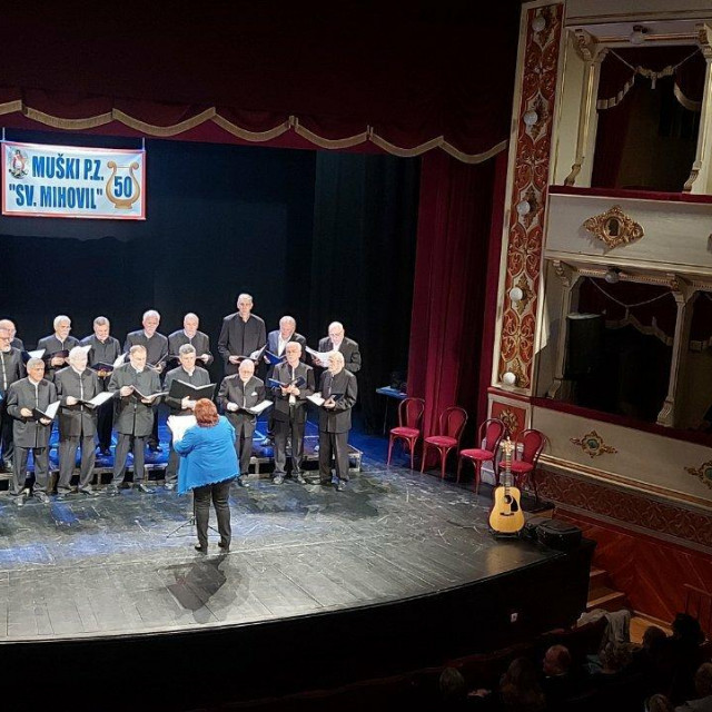 &lt;p&gt;Muški pjevački zbor Sv. Mihovil jučerašnjim koncertom u šibenskom Kazalištu proslavio je okrugli. 50. rođendan.&lt;/p&gt;