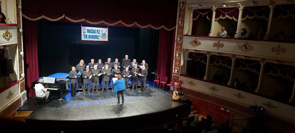 &lt;p&gt;Muški pjevački zbor Sv. Mihovil jučerašnjim koncertom u šibenskom Kazalištu proslavio je okrugli. 50. rođendan.&lt;/p&gt;