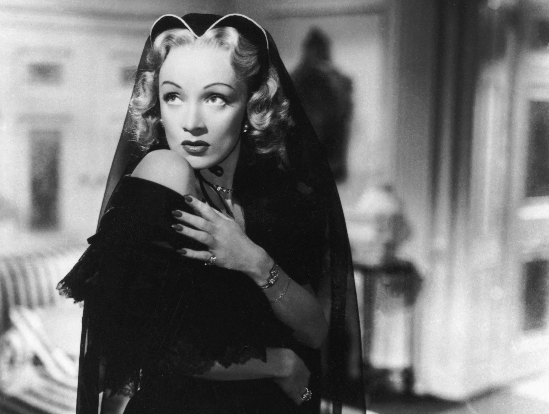 ‘Trema‘: Sve o Marlene, platinasta plavuša sjaji kao kazališna zvijezda u Hitchcockovu misterioznom trileru