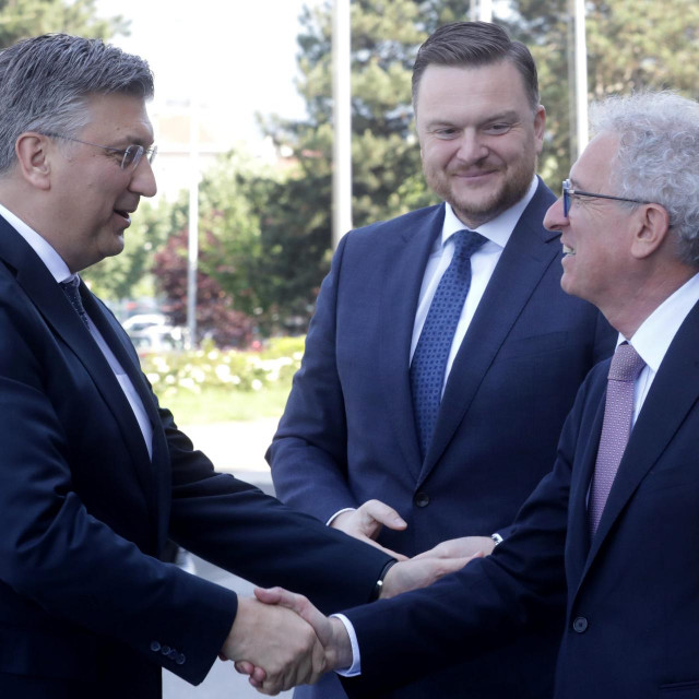 &lt;p&gt;Andrej Plenković i Marko Primorac s Pierrom Gramegnaom, predsjednikom Europskog stabilizacijskog mehanizma&lt;/p&gt;