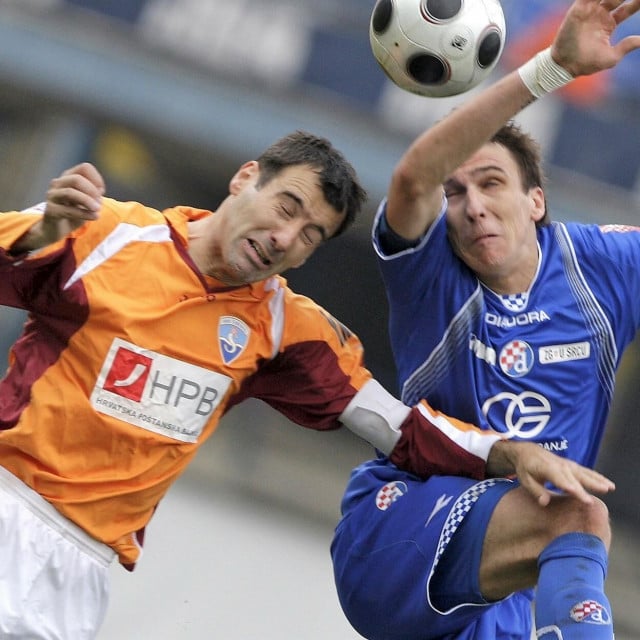 &lt;p&gt;Boris Raič, kapetan Šibenika i Mario Mandžukić (Dinamo) - 2009. godine u Maksimiru&lt;/p&gt;