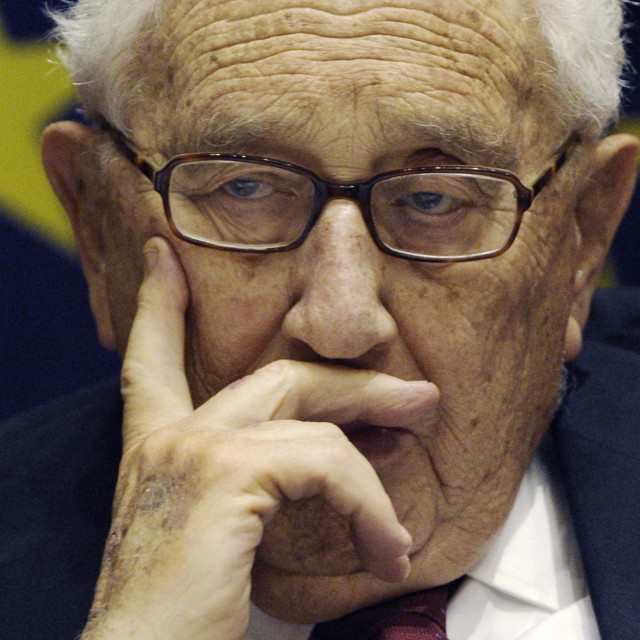 &lt;p&gt;Ukrajinski rat može posve razoriti geopolitičku konstrukciju koju je Kissinger tako strpljivo gradio: oni koje je nekoć vješto razdvojio sada postaju najčvršći saveznici. U takvom ozračju geopolitički mag dočekuje 100. rođendan: ono što ga je proslavilo u svijetu urušava se&lt;/p&gt;