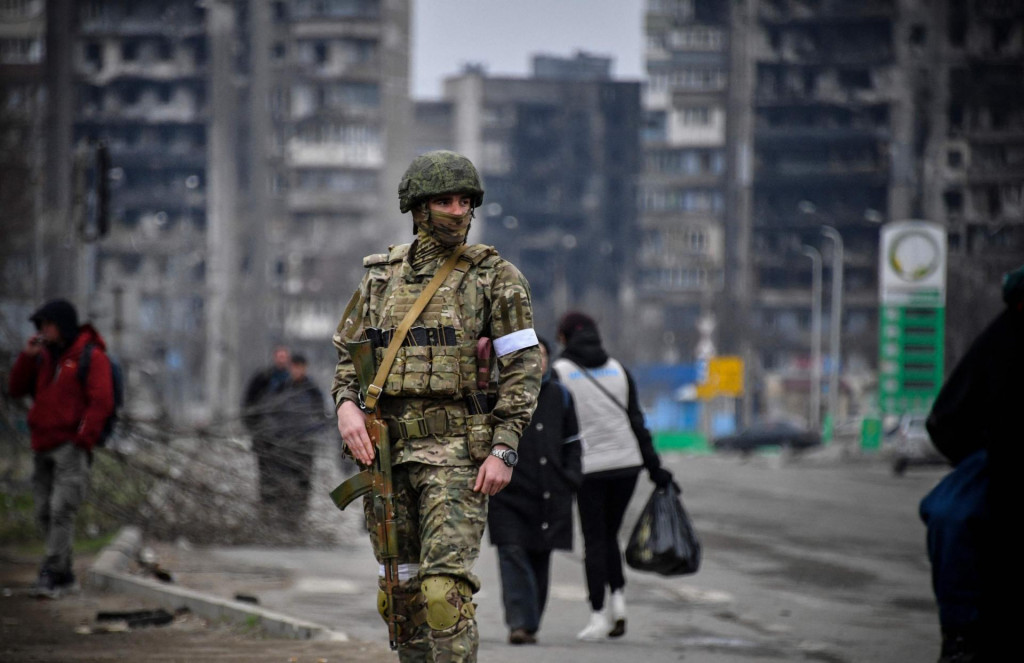 &lt;p&gt;Ruski vojnik, ukrajinski civili i ruševine i spaljena zemlja koja  ostaje nakon njihova ”oslobađanja” &lt;/p&gt;

&lt;p&gt; &lt;/p&gt;

&lt;p&gt; &lt;/p&gt;