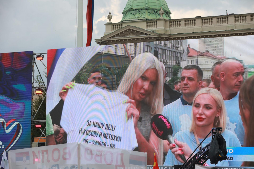 &lt;p&gt;Na skup je došla i Jelena Karleuša, ‘pevaljka‘ koja je prije kritizirala Vučića, a sada ga odjednom slavi. Tamošnji mediji i političari kažu da se - prodala&lt;/p&gt;
