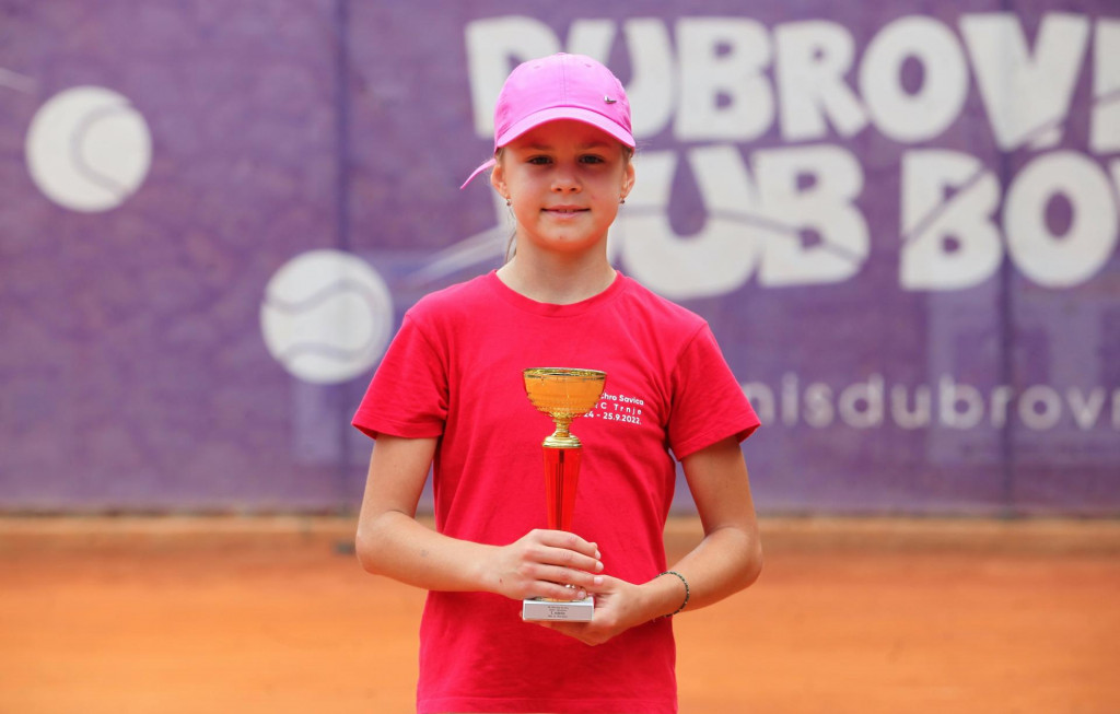 &lt;p&gt;Polina Car, tenisačica Raguse, pobjednica Otvorenog prvenstva Tenis kluba Libertas do 10 godina&lt;/p&gt;