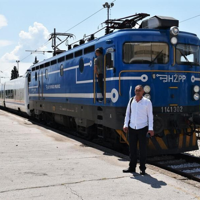 &lt;p&gt;U željezničku stanicu Ploče stigao je prvi ovogodišnji putnički vlak iz Sarajeva&lt;/p&gt;