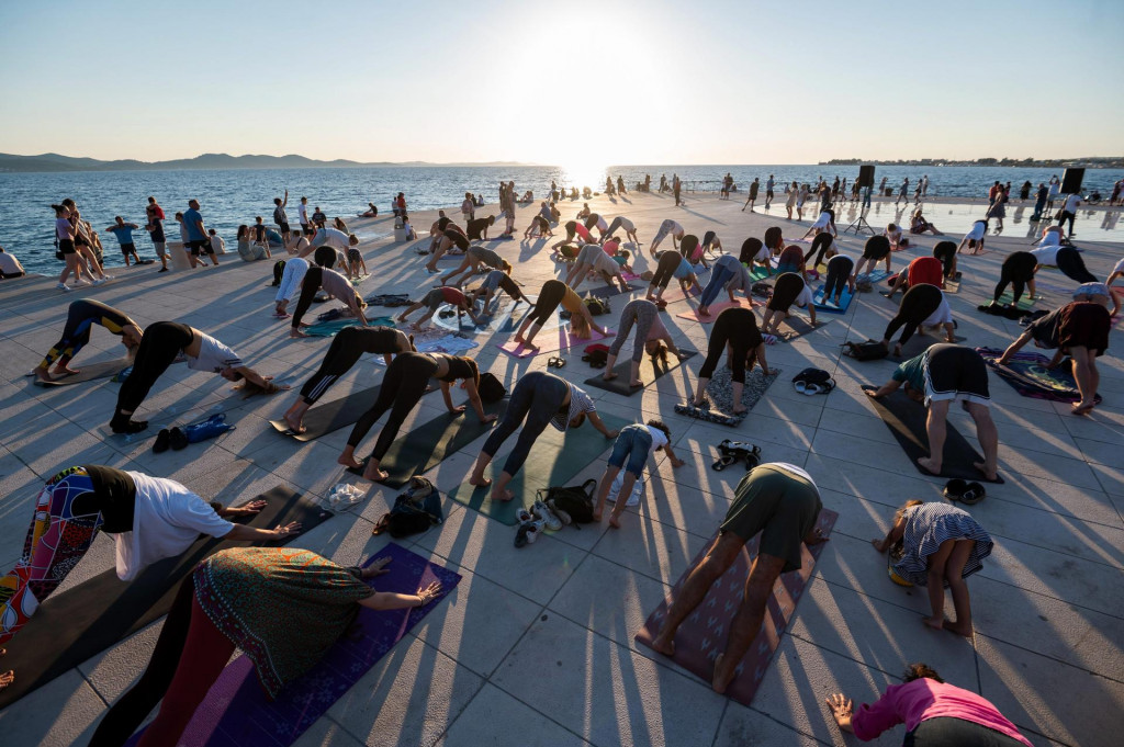 &lt;p&gt;Zadar, 140622&lt;br&gt;
Veceras je na Pozdravu Suncu grupnim treningom obiljezen Medjunarodni dan joge koji se slavi od 2014. kad su ga proglasili Ujedinjeni narodi, uz potporu 175 zemalja svijeta.&lt;br&gt;