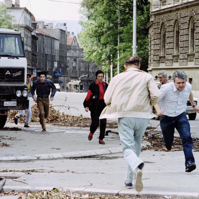 &lt;p&gt;Pretrčavanje pred snajperima u Sarajevu 1992. godine&lt;/p&gt;