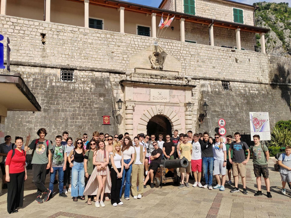 &lt;p&gt;Učenici Privatne gimnazije Dubrovnik u Boki kotorskoj&lt;/p&gt;