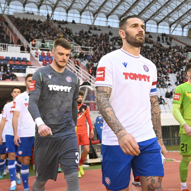 &lt;p&gt;Karlo Sentić, ispred njega kapetan Marko Livaja... - početak proljetnog dijela prvenstva. Hajduk protv Gorice na Poljudu&lt;/p&gt;