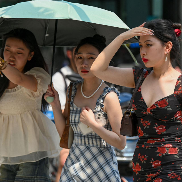 &lt;p&gt;Dame iz Šangaja teško podnose vrućinu&lt;/p&gt;