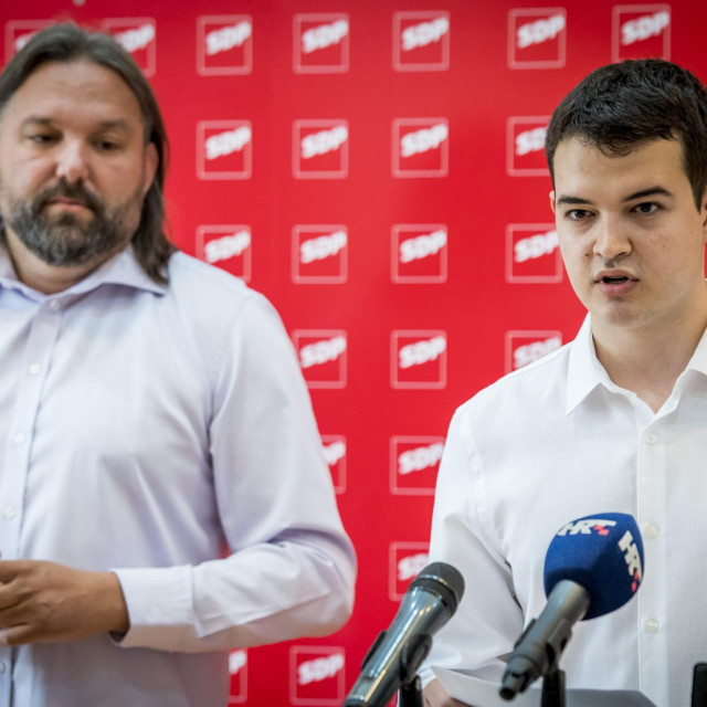 &lt;p&gt; Tonci Restovic predsjednik sibenskog SDP-a i Ivan Slavica gradski vijecnik odrzali su press konferenciju na temu nadolazece sjednice Gradskog vijeca. &lt;/p&gt;