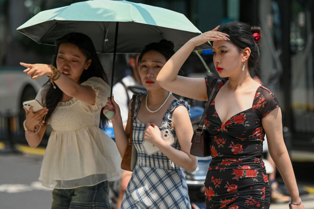 &lt;p&gt;Dame iz Šangaja teško podnose vrućinu&lt;/p&gt;