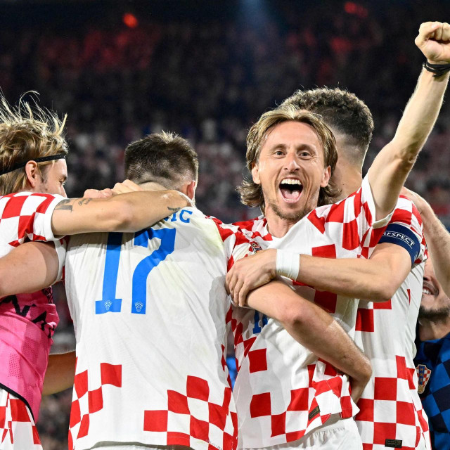 &lt;p&gt;Luka Modrić slavi s ostalima pobjedu protiv Nizozemske u polufinalu UEFA Liga nacija, te plasman u finale&lt;/p&gt;