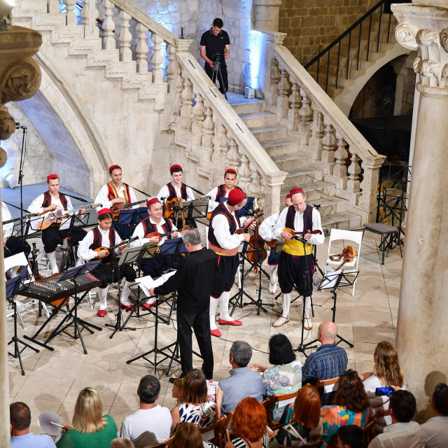 &lt;p&gt;Dubrovnik, 220623. Folklorni ansambl Lindjo odrzao je vokalno instrumentalni koncert pod nazivom ”Tamburasko sijelo” u Knezevom dvoru. Koncertom je ravnao maestro Sinisa Leopold.