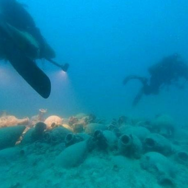 &lt;p&gt;U akvatoriju otoka Šćedra pronađen je potpuno očuvan, do sada neotkriveni brodolom&lt;/p&gt;