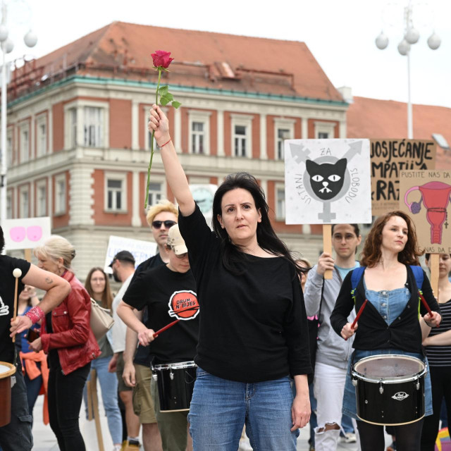 &lt;p&gt;&lt;strong&gt;Zagreb, Hrvatska:&lt;/strong&gt; Svake prve subote u mjesecu na Trgu Bana Jelačića okupljaju se prosvjednice kao kontraakcija muškarcima “moliteljima”, poznatima i kao “klečavci”&lt;/p&gt;