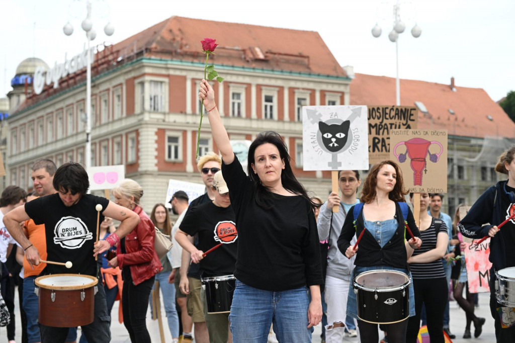 &lt;p&gt;&lt;strong&gt;Zagreb, Hrvatska:&lt;/strong&gt; Svake prve subote u mjesecu na Trgu Bana Jelačića okupljaju se prosvjednice kao kontraakcija muškarcima “moliteljima”, poznatima i kao “klečavci”&lt;/p&gt;